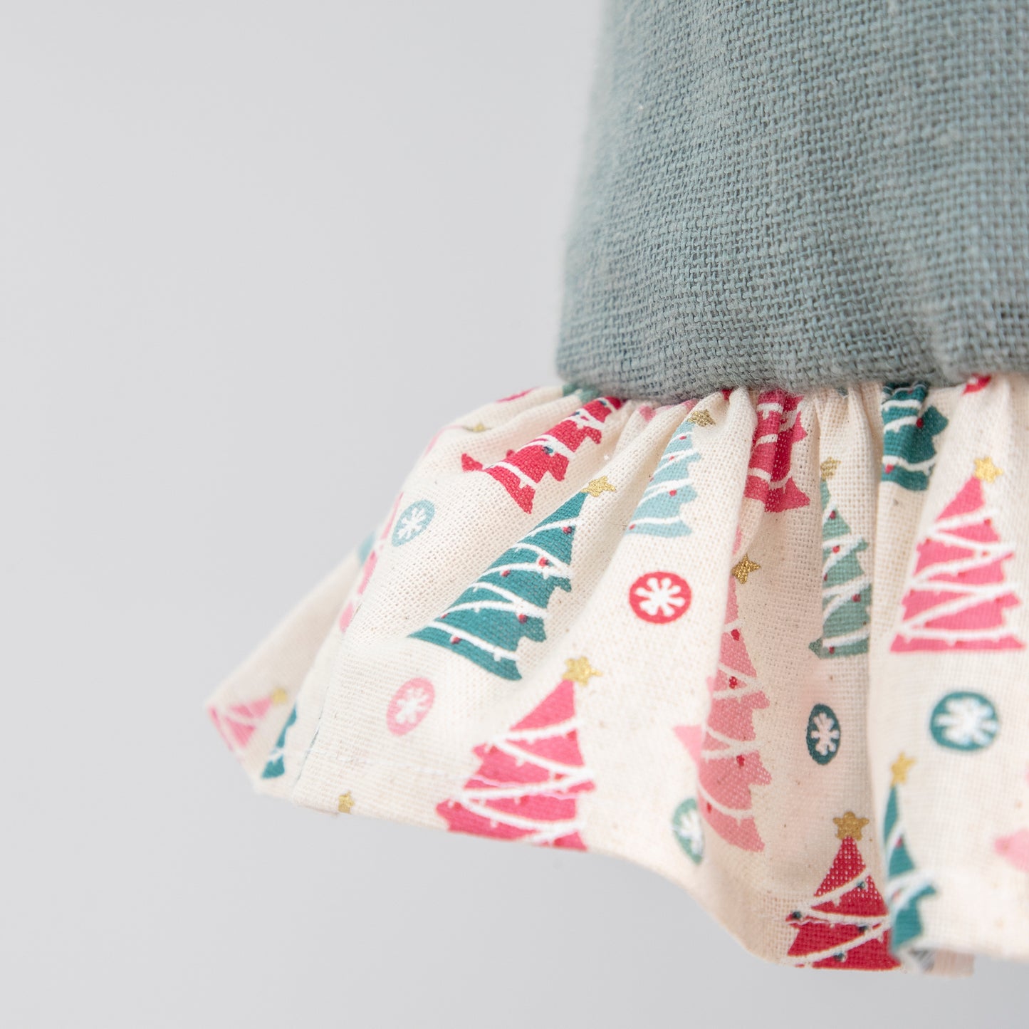 feature Christmas Tree linen fabric, used on hem and pocket of the green linen, christmas apron